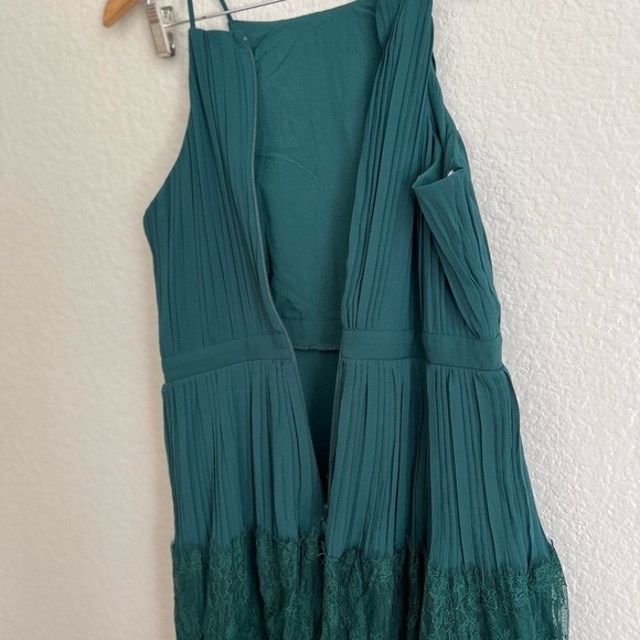 Came For Cocktails Emerald Green Pleated Tiered Lace Maxi Dress - Picture 7 of 8